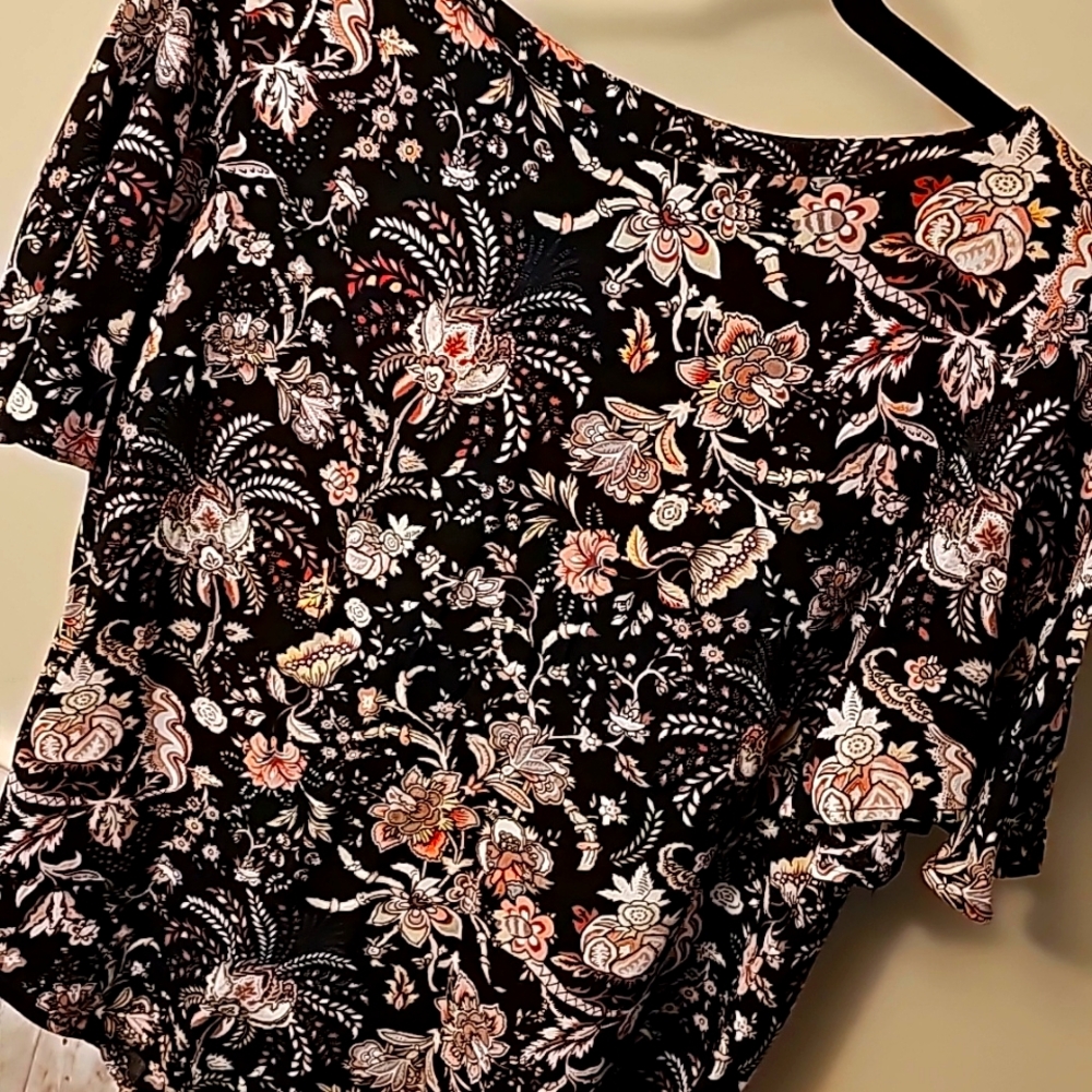 C3🔹️ Black Floral Blouse